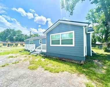 8004 N Marks Street - Photo Thumbnail 1