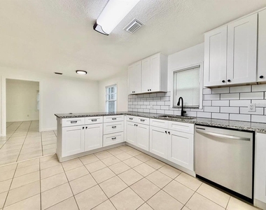 8004 N Marks Street - Photo Thumbnail 12