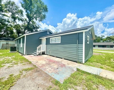 8004 N Marks Street - Photo Thumbnail 26