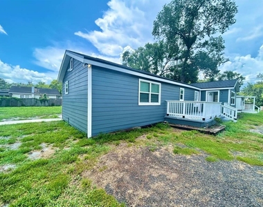 8004 N Marks Street - Photo Thumbnail 2