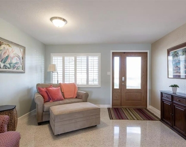 378 Westwinds Drive - Photo Thumbnail 14