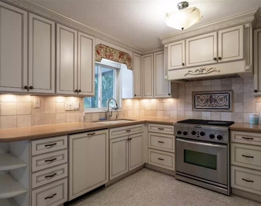 378 Westwinds Drive - Photo Thumbnail 30