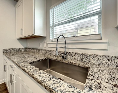 3715 W Wisconsin Avenue - Photo Thumbnail 22