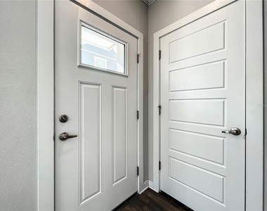 3715 W Wisconsin Avenue - Photo Thumbnail 9