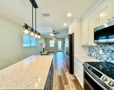 5907 N Ola Avenue - Photo Thumbnail 12
