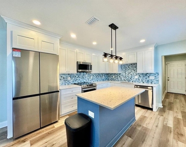 5907 N Ola Avenue - Photo Thumbnail 9