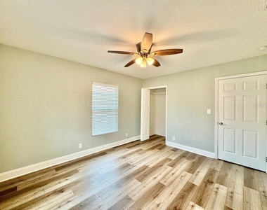 5907 N Ola Avenue - Photo Thumbnail 23