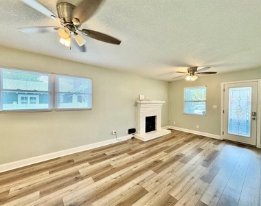 5907 N Ola Avenue - Photo Thumbnail 8