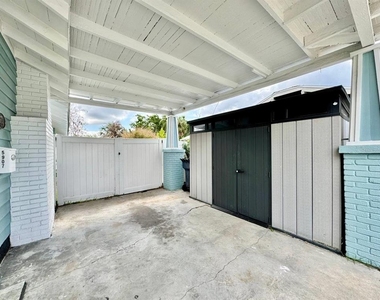 5907 N Ola Avenue - Photo Thumbnail 2