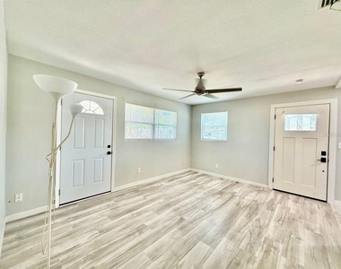 4406 W Trilby Avenue - Photo Thumbnail 4