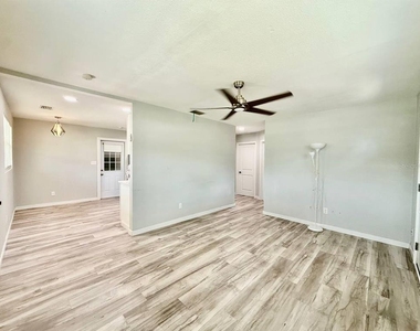 4406 W Trilby Avenue - Photo Thumbnail 7