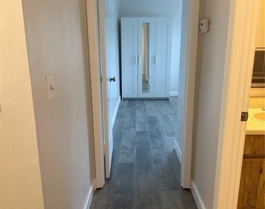 7128 Waterside Drive - Photo Thumbnail 12
