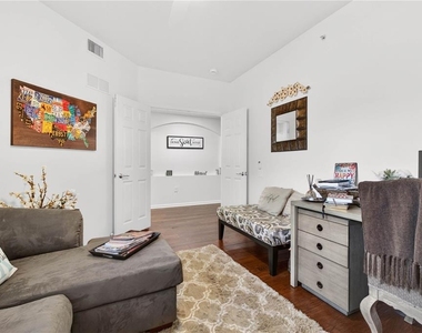 852 Lantern Way - Photo Thumbnail 10