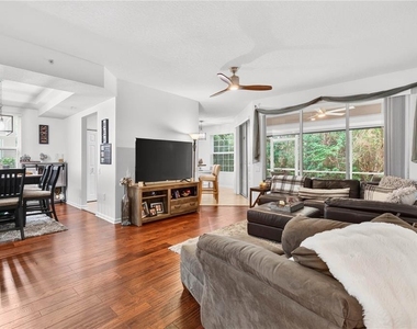 852 Lantern Way - Photo Thumbnail 12