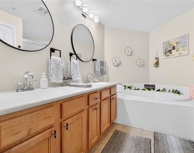 852 Lantern Way - Photo Thumbnail 30