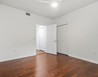 852 Lantern Way - Photo Thumbnail 7