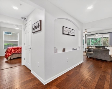 852 Lantern Way - Photo Thumbnail 11