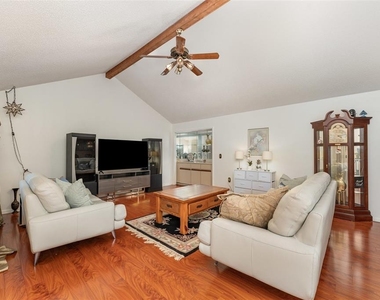 4240 Creekwood Lane - Photo Thumbnail 4