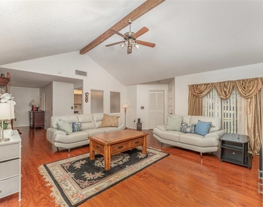 4240 Creekwood Lane - Photo Thumbnail 5