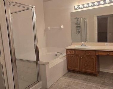 31125 Hannigan Place - Photo Thumbnail 10