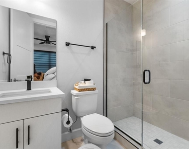 401 N Oregon Avenue - Photo Thumbnail 6