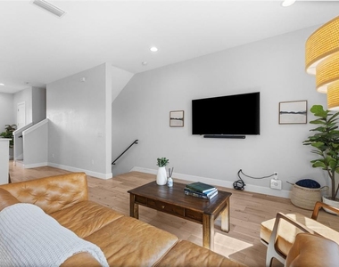 401 N Oregon Avenue - Photo Thumbnail 8