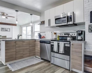 4629 4th Avenue N - Photo Thumbnail 7
