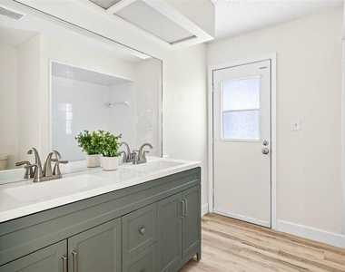 14252 Trinity Road - Photo Thumbnail 12