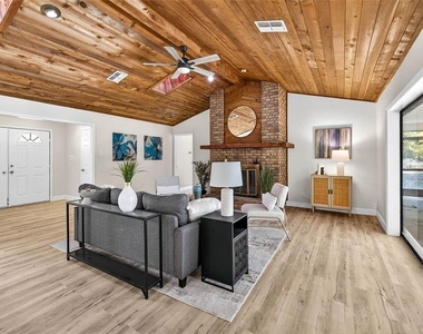 14252 Trinity Road - Photo Thumbnail 2