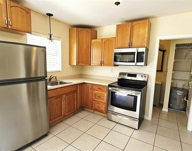 865 Palm Avenue - Photo Thumbnail 4