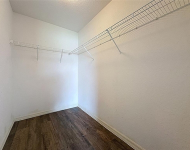 424 Danube Way - Photo Thumbnail 13