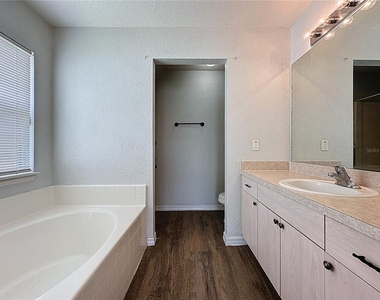 424 Danube Way - Photo Thumbnail 19