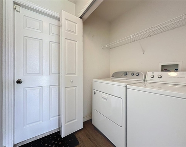 424 Danube Way - Photo Thumbnail 34