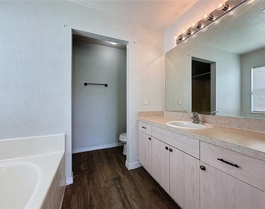 424 Danube Way - Photo Thumbnail 20