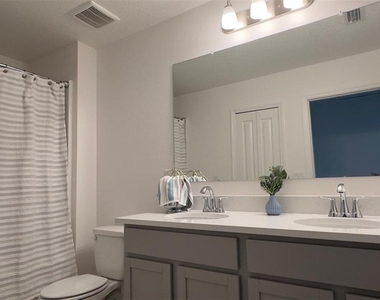 3879 Academia Avenue - Photo Thumbnail 9