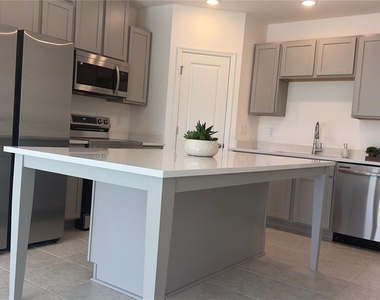 3879 Academia Avenue - Photo Thumbnail 3