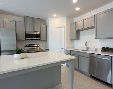 3879 Academia Avenue - Photo Thumbnail 28
