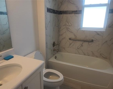 9754 Sw 103rd Avenue - Photo Thumbnail 15