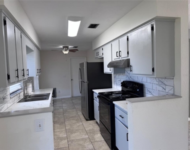 15144 Sw 27th Court - Photo Thumbnail 5