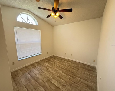1221 Singleton Circle - Photo Thumbnail 8