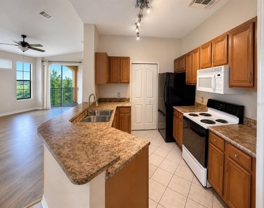 6157 Metrowest Boulevard - Photo Thumbnail 3