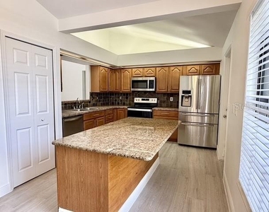 553 Walnut Grove Place - Photo Thumbnail 10