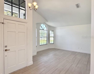 553 Walnut Grove Place - Photo Thumbnail 4