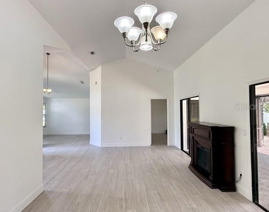553 Walnut Grove Place - Photo Thumbnail 7