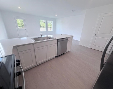 1207 Orion Street - Photo Thumbnail 6