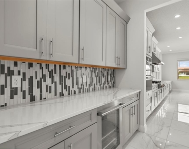 10511 Royal Cypress Way - Photo Thumbnail 14