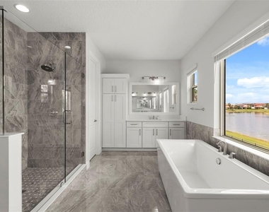 10511 Royal Cypress Way - Photo Thumbnail 37