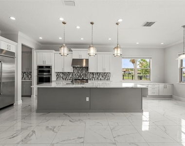 10511 Royal Cypress Way - Photo Thumbnail 9
