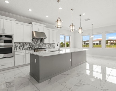 10511 Royal Cypress Way - Photo Thumbnail 8