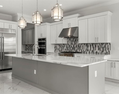 10511 Royal Cypress Way - Photo Thumbnail 11